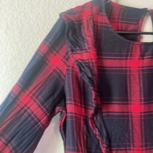 Kensie Jeans size Mesium red and navy plaid top - Picture 4 of 6